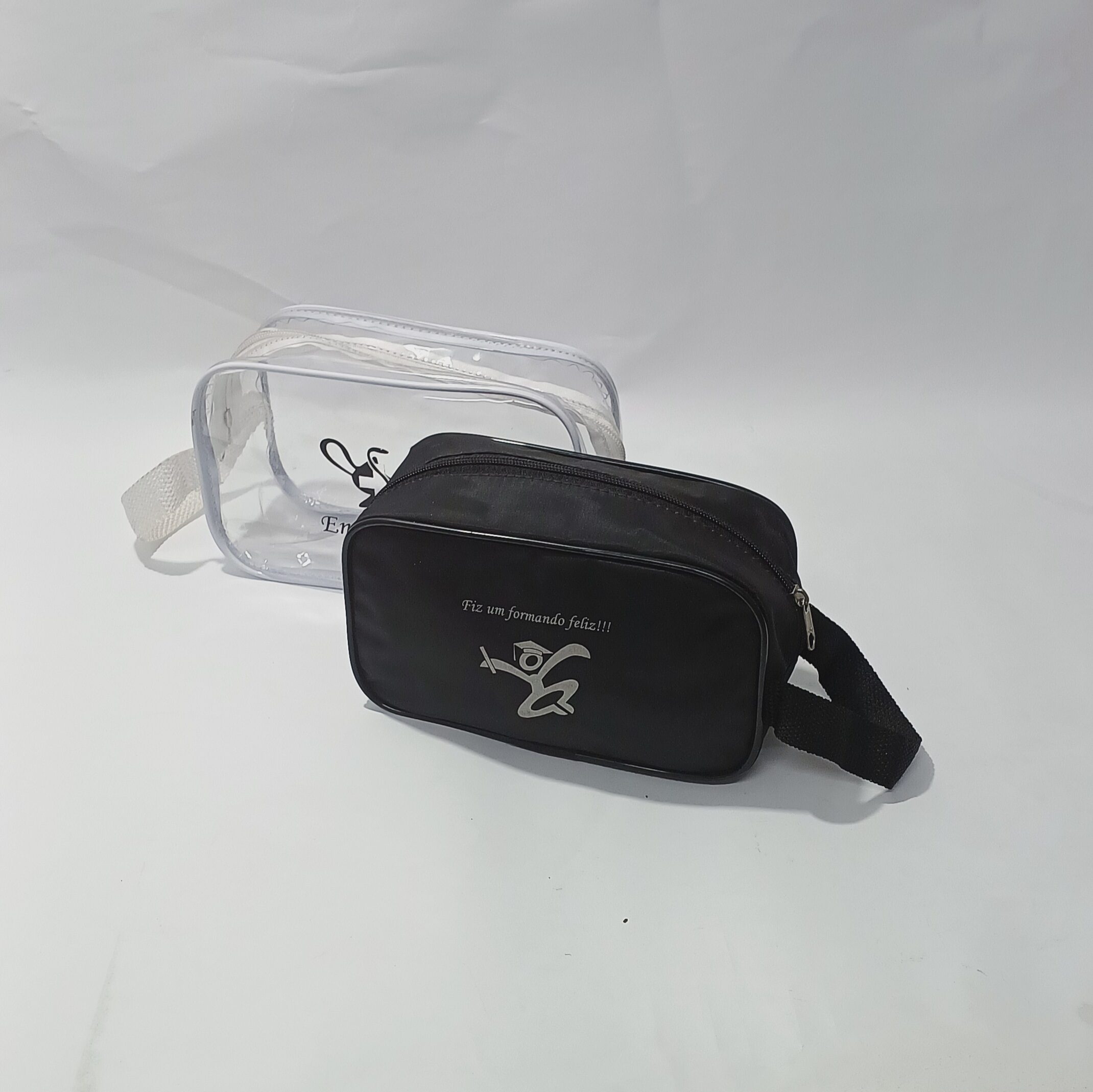 APNC03A Necessaire em Lona 600 e APNC03B Necessaire em Plástico 020